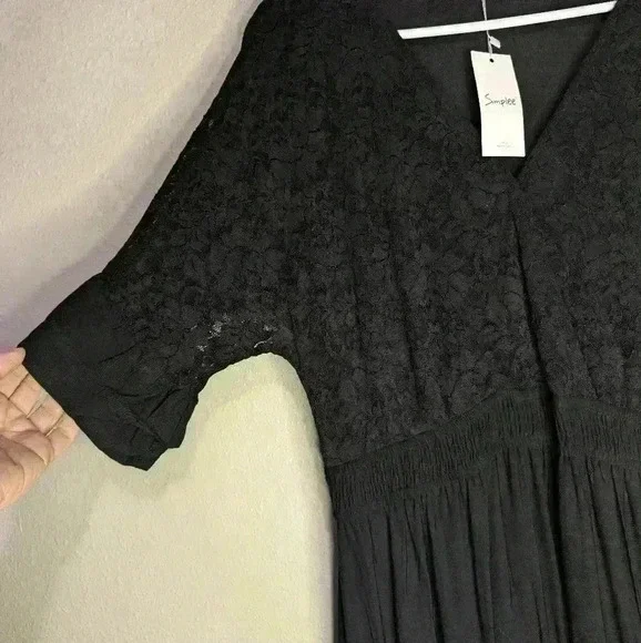 NWT Simplee Long Black lacey dress Size Medium with Bell sleeves and lace accent - Picture 4 of 10